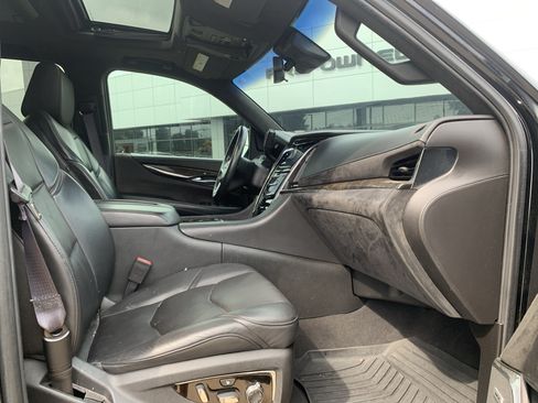 Used 2017 Cadillac Escalade Platinum AWD/4WD image 35