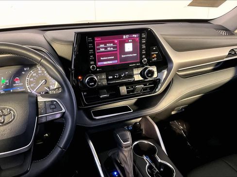 Used 2022 Toyota Highlander XLE AWD/4WD image 7