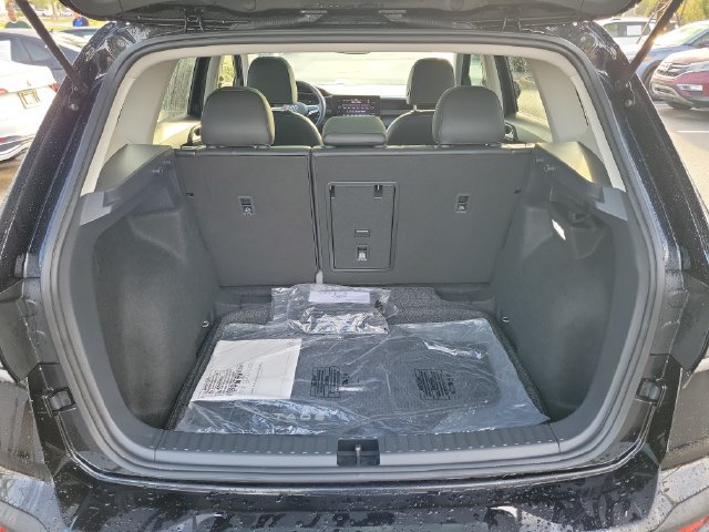 Certified 2026 Volkswagen Taos SE FWD image 7