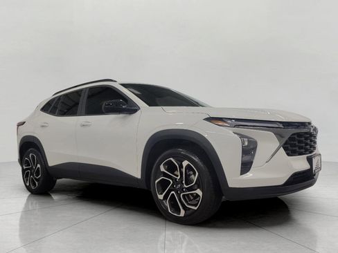 Used 2025 Chevrolet Trax RS w/ Sunroof Package image 1