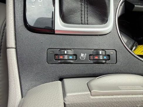 Used 2019 Toyota Highlander Limited image 15