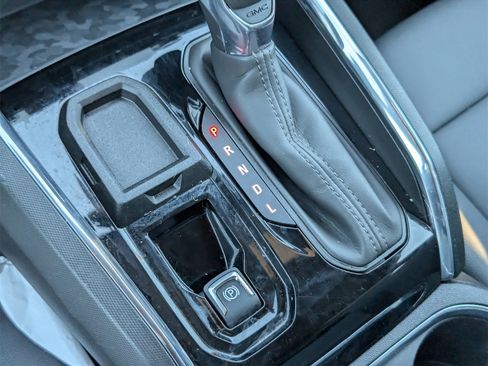 Used 2024 GMC Canyon Elevation w/ Elevation Premium Package image 17