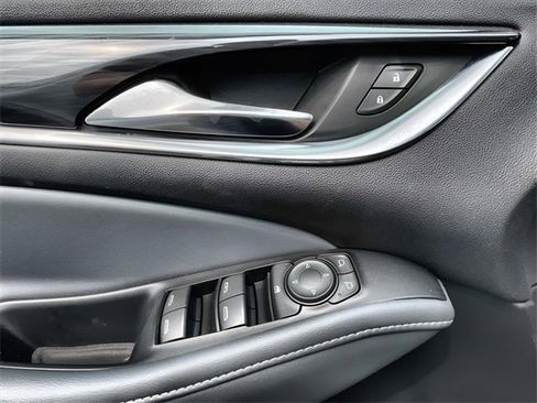 Used 2022 Buick Enclave Essence image 23