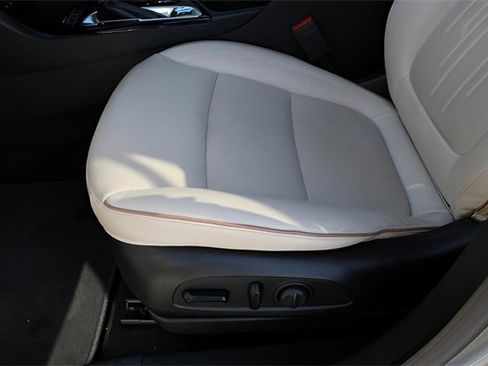 Used 2024 Buick Encore GX Avenir image 12