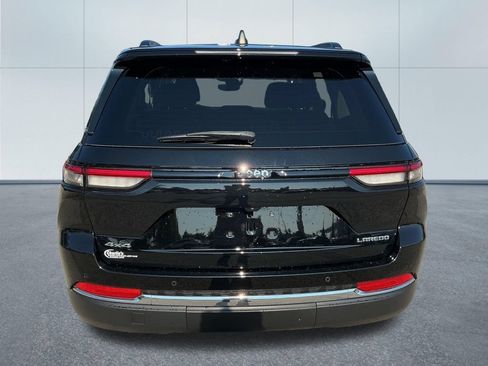 Certified 2023 Jeep Grand Cherokee Laredo AWD/4WD image 5