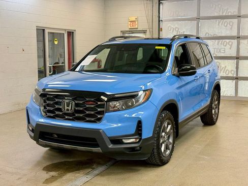 Used 2024 Honda Passport TrailSport image 3
