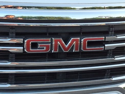 Used 2023 GMC Acadia SLE w/ Driver Convenience Package AWD/4WD image 8