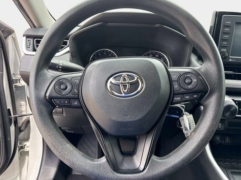 Used 2021 Toyota RAV4 LE FWD image 16