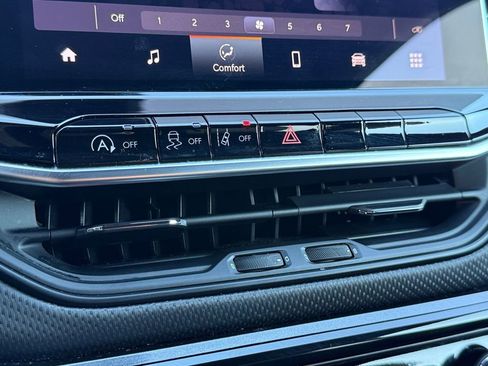 Used 2024 Jeep Compass Latitude w/ Convenience Group image 17