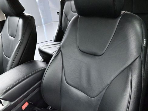 Used 2022 Ford Edge Titanium AWD/4WD image 18