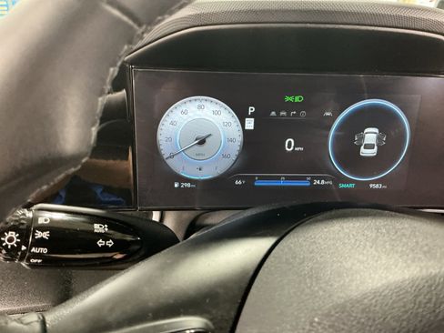 Certified 2024 Hyundai Elantra Limited FWD image 10