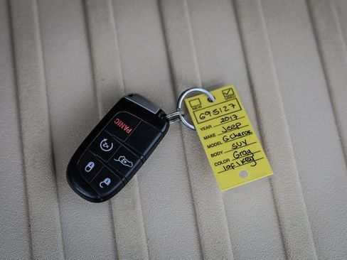 Used 2017 Jeep Grand Cherokee Overland AWD/4WD image 74