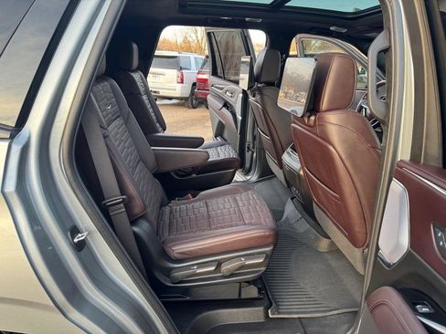 Used 2024 Cadillac Escalade V w/ LPO, ONYX Package image 29