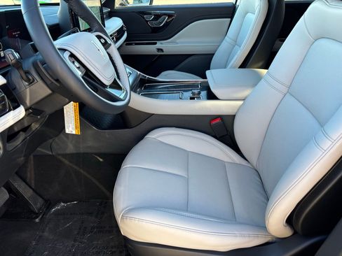 New 2026 Lincoln Aviator 2WD image 16
