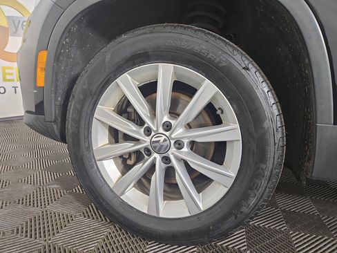 Used 2017 Volkswagen Tiguan Limited w/ Premium Package image 30