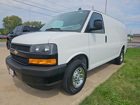 Used 2019 Chevrolet Express 2500 RWD image 1