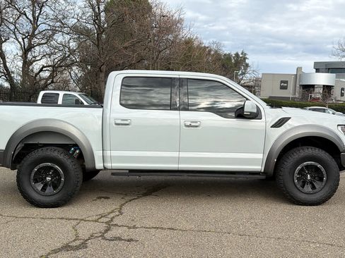 Used 2017 Ford F150 Raptor w/ Equipment Group 802A Luxury image 4