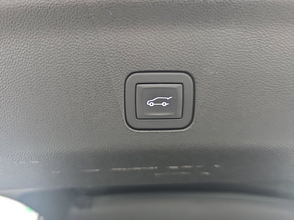 Used 2025 GMC Yukon Denali Ultimate AWD/4WD image 23