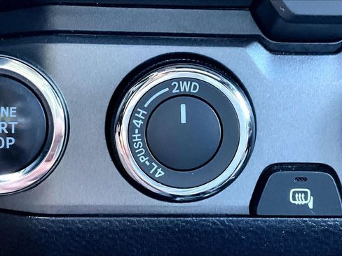 Used 2016 Toyota Tacoma TRD Off-Road w/ Premium & Technology Package AWD/4WD image 36