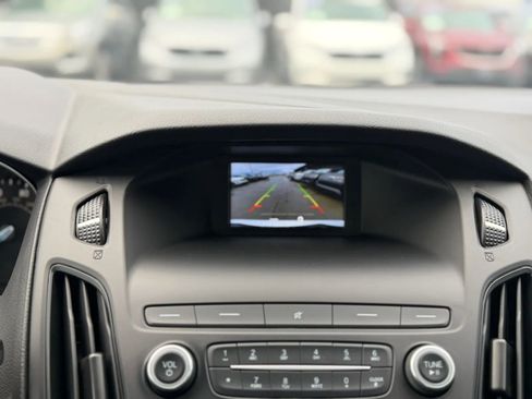 Used 2018 Ford Focus SE w/ Cold Weather Package FWD image 29