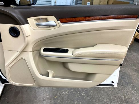 Used 2011 Chrysler 300 Limited w/ Luxury Group image 24