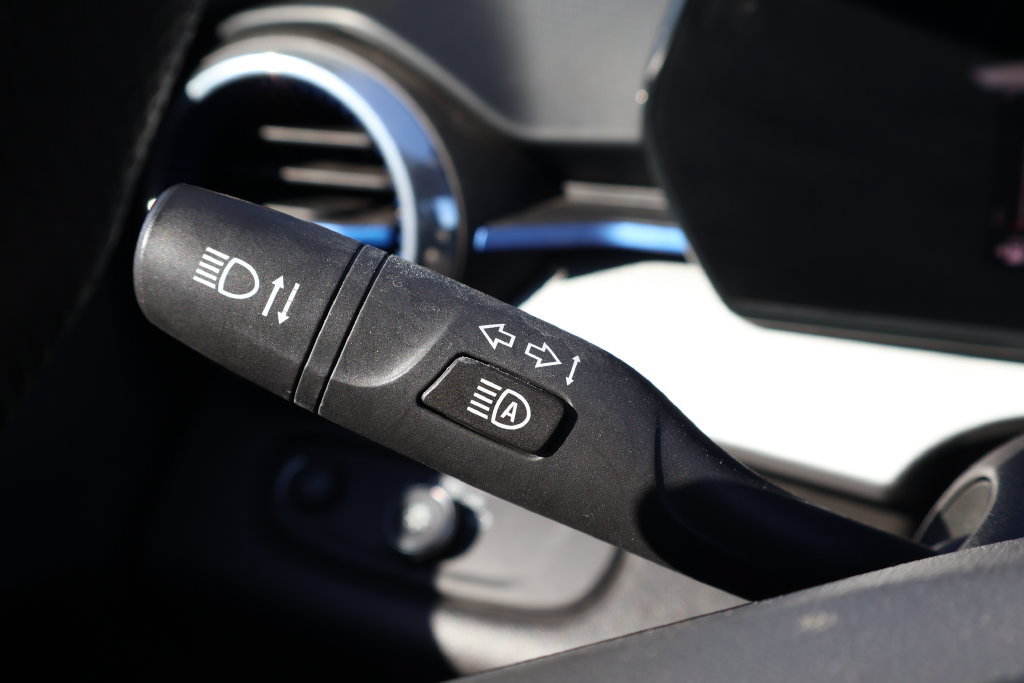 Used 2025 Chevrolet Trax LT FWD image 19