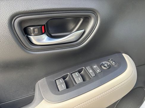 New 2026 Honda HR-V LX image 32