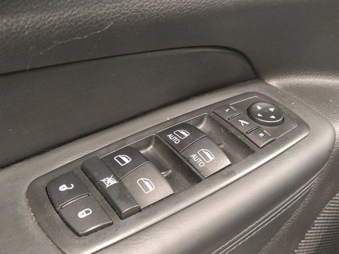 Used 2018 Jeep Grand Cherokee Overland RWD image 27