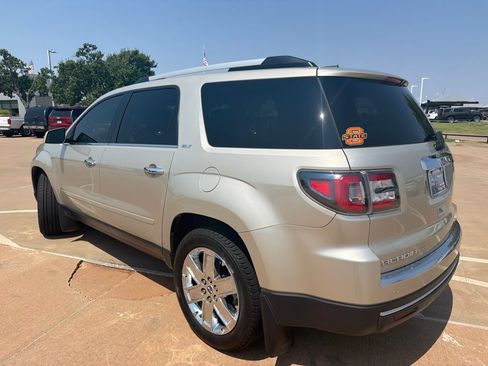 Used 2017 GMC Acadia Limited SLT FWD image 2