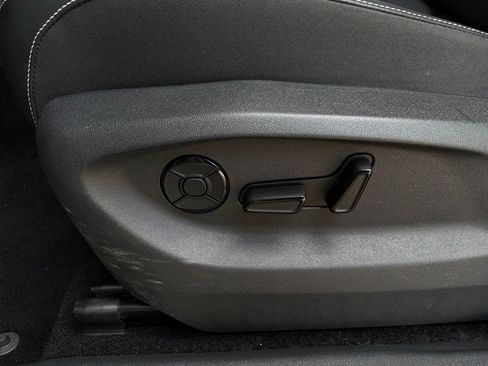 Used 2026 Volkswagen Tiguan SE FWD image 11