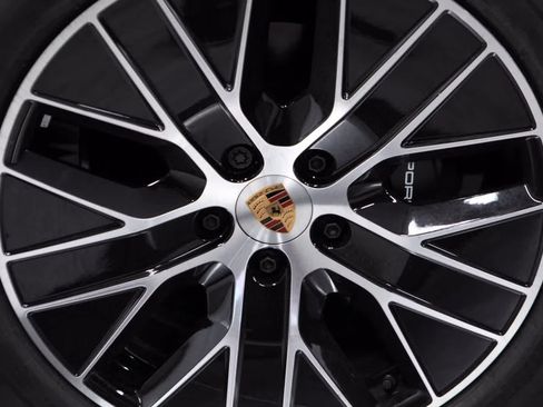 Certified 2026 Porsche Macan Electric RWD image 11