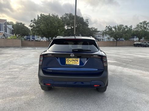 Used 2026 Nissan Kicks SV w/ SV Premium Package FWD image 5