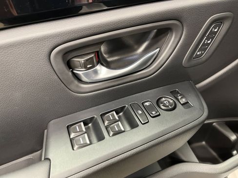 New 2025 Honda Pilot Touring image 9