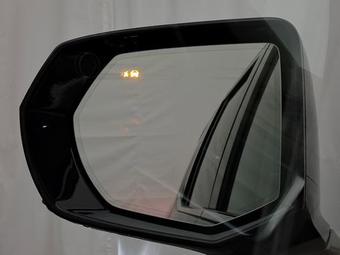 Used 2021 GMC Yukon Denali w/ Denali Premium Package image 17