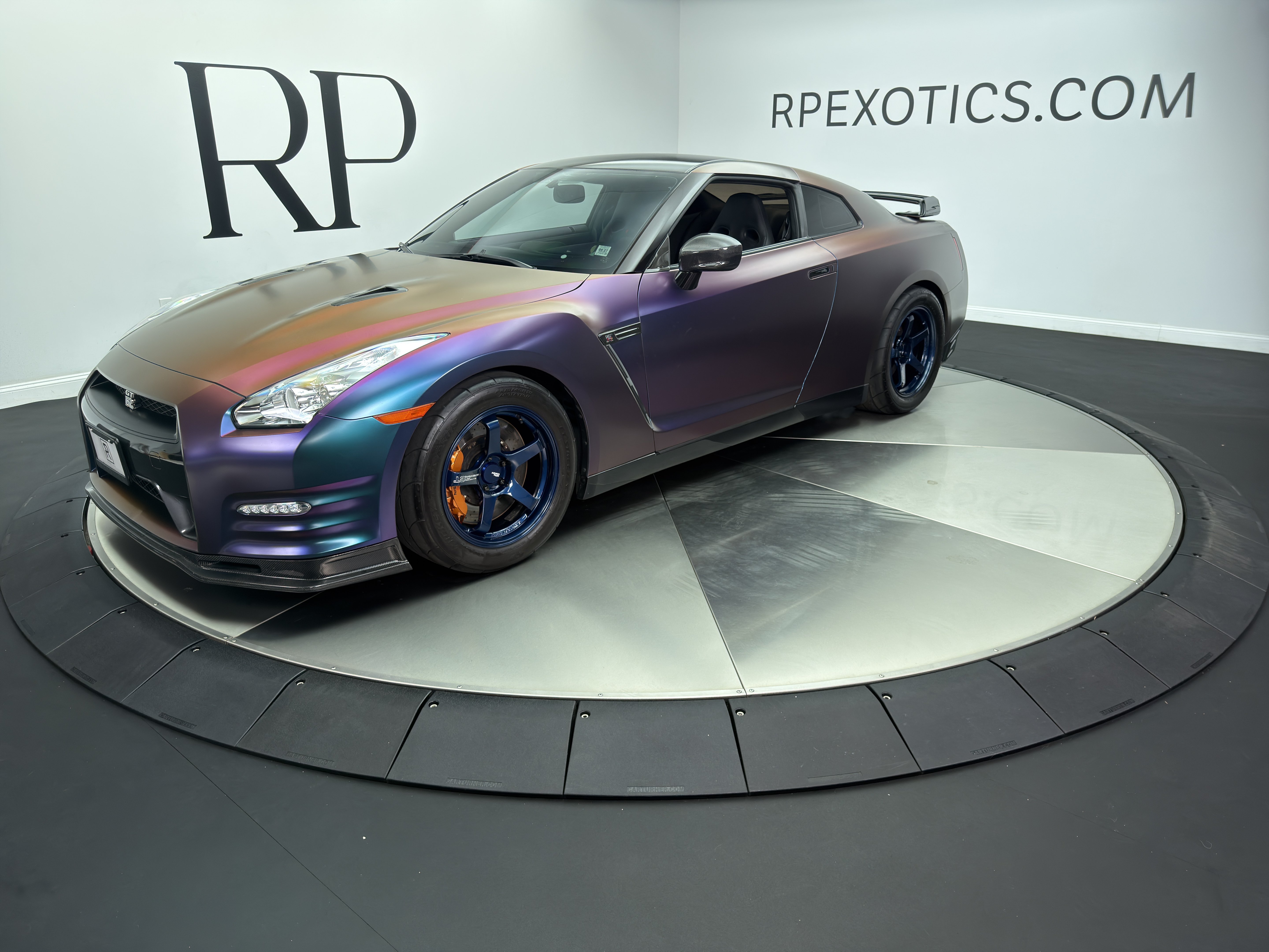 Used 2013 Nissan GT-R Premium AWD/4WD image 1