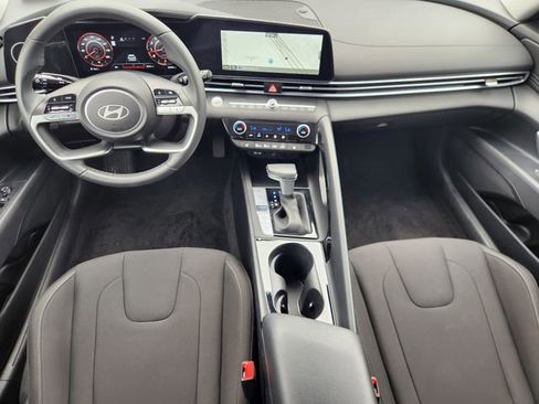 Used 2025 Hyundai Elantra SEL FWD image 26