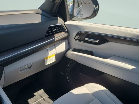 New 2026 Chevrolet Suburban Premier AWD/4WD image 13