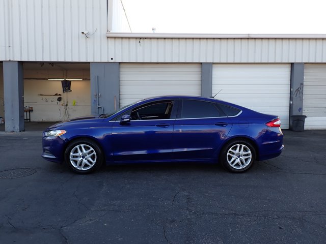 Used 2016 Ford Fusion SE FWD image 2