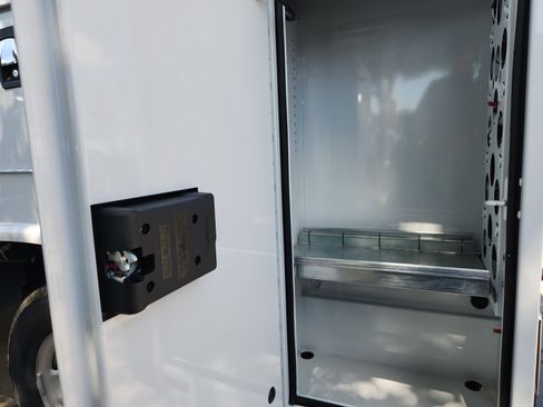 New 2025 Chevrolet Express 3500 w/ Power Convenience Package image 33