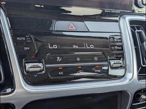 Certified 2022 Kia Sorento SX FWD image 17