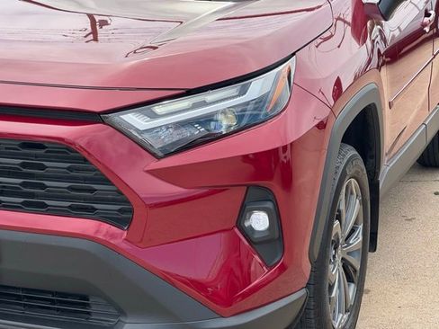 Used 2025 Toyota RAV4 XLE Premium image 8