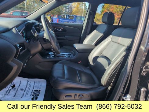 Used 2023 Chevrolet Traverse RS image 10