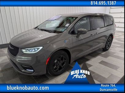 Used 2022 Chrysler Pacifica Touring-L w/ S Appearance Package