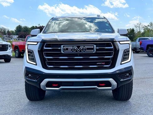 Certified 2025 GMC Yukon AT4 w/ AT4 Premium Package AWD/4WD image 5