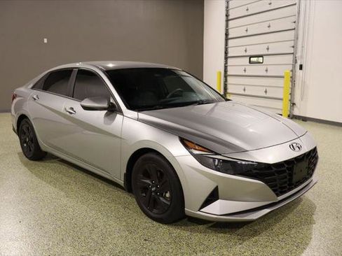 Used 2022 Hyundai Elantra SEL image 1