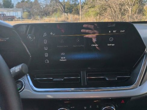 Certified 2025 Chevrolet Trax LT w/ Driver Confidence Package image 23