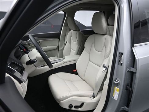 New 2025 Volvo XC90 B5 Plus w/ Protection Package Premier image 14