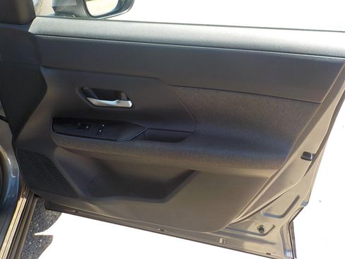 Used 2025 Nissan Kicks SV FWD image 12