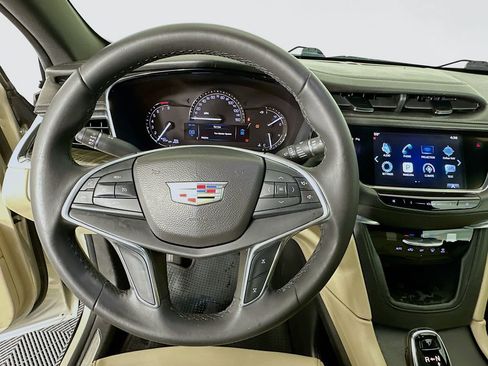 Used 2017 Cadillac XT5 FWD image 11