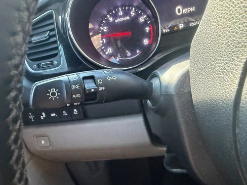 Used 2021 Kia Sedona EX w/ EX Premium Package FWD image 16